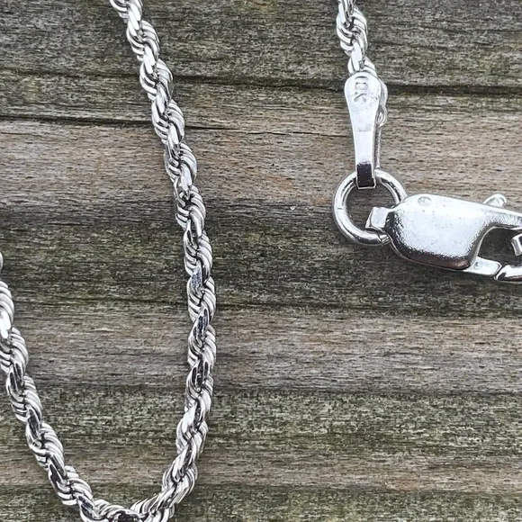 SOLD 💲Solid 18k white gold rope chain 2mm Diamond cut finish 16 inch - Picture 3 of 12